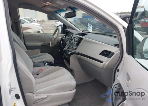 2011 Toyota Sienna Le V6 z USA, uszkodzony, nr VIN 5TDKK3DC4BS040090